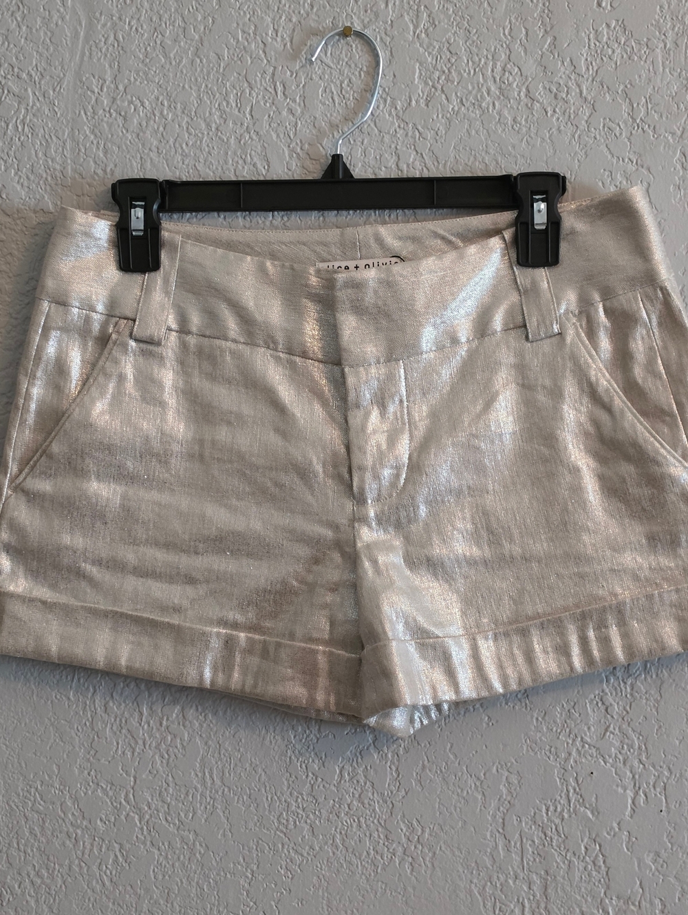 Alice + Olivia Gold Metallic Linen Blend Cuffed Shorts Womens 4-6 Mid Rise